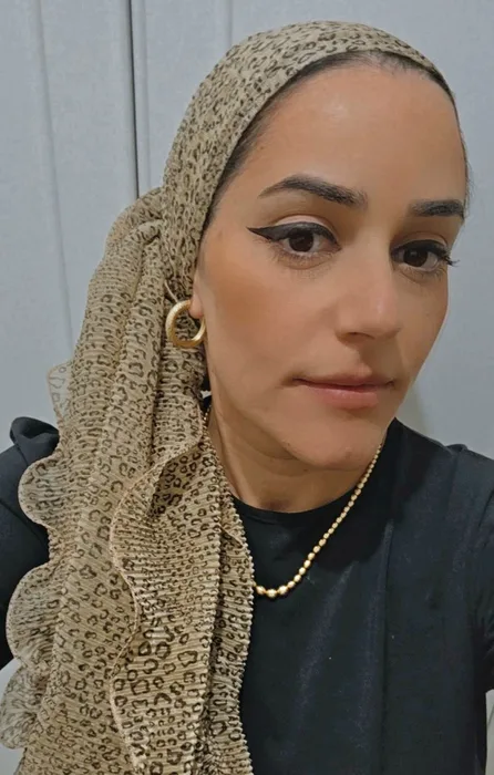 מנומר תלתלים חומים