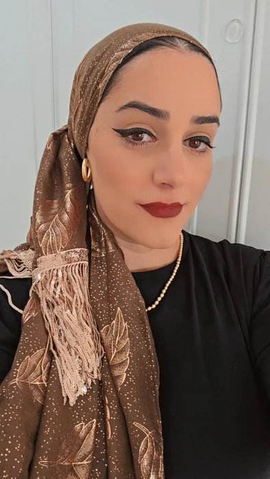 מטפחת עלים בצבע חום סיומת פרנזים