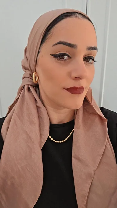 מטפחת מרובעת משי חום פודרה