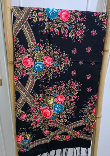 מטפחת מרובעת שחורה דגם שומרון מידה 1.00 על 1.00