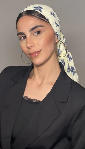 מטפחת לונג קרפ עלים רקע צהבהב