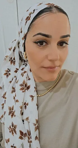 מטפחת לונג קרפ עלים בצבע לבן ועלים חומים