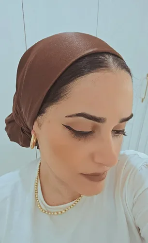 מטפחת מרובעת משי חום שוקולד פרימים