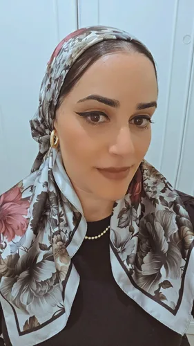 מטפחת מרובעת משי דגם מיכל אפור