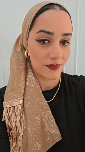 מטפחת לונג עלים בצבע מוקה סיומת פרנזים