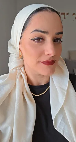 מטפחת מרובעת משי בצבע לבן