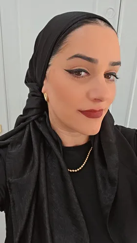 מטפחת מרובעת משי שחור