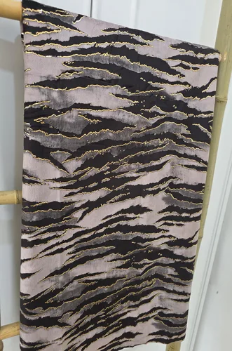 לונג זברה רקע סגול