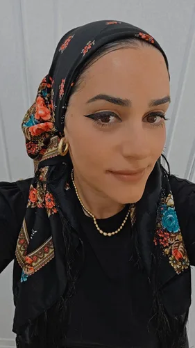 מטפחת מרובעת שחורה דגם שומרון מידה 1.00 על 1.00