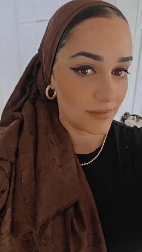 מטפחת לונג קיבוצים בצבע חום שוקולד.