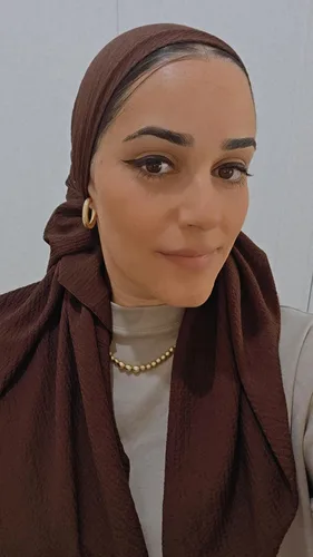 מטפחת מרובעת קרפ 90 על90 בצבע חום