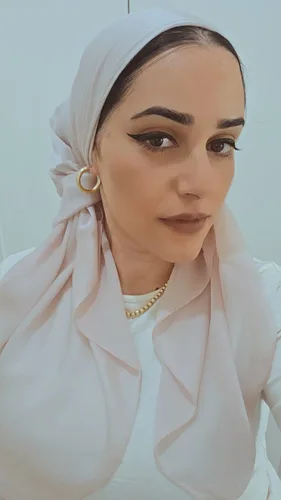 מטפחת מרובעת משי בצבע לבן פינינה