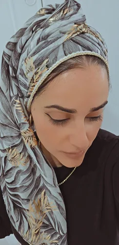 מטפחת לונג דגם שלכת בצבע אפור