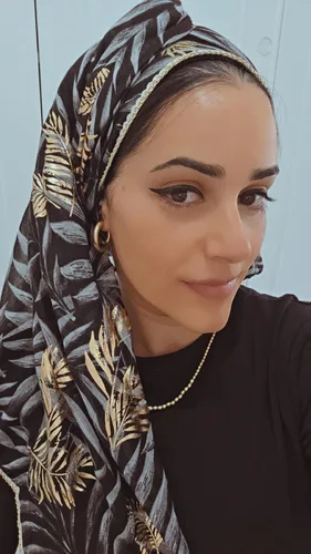 מטפחת לונג דגם שלכת בצבע שחור