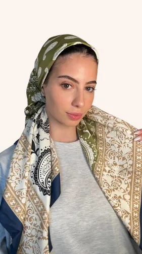 מטפחת מרובעת גדולה מקושקשת 1.10 על 1.10