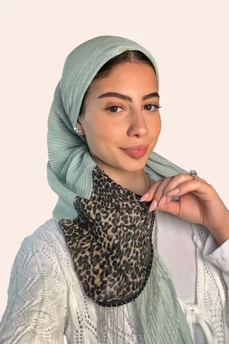 מטפחת מרובעת גדולה דגם "אלמה" בצבע תכלת