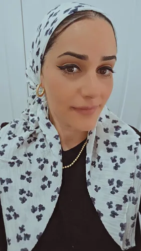 מטפחת מרובעת לבנה פרחים כחולים בד קרפ