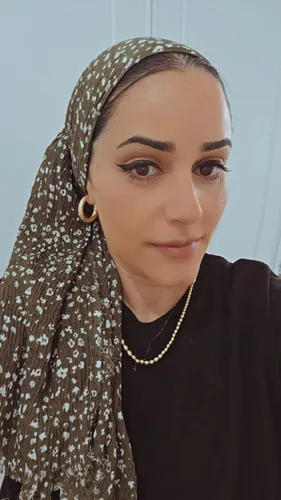 מטפחת לונג קרפ ירוקה עם פרחים קטנים