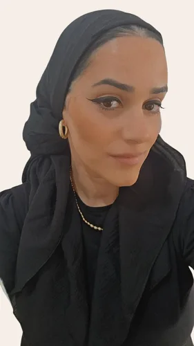 מטפחת מרובעת קרפ בצבע שחור