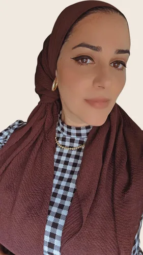 מטפחת מרובעת קרפ בצבע חום שוקולד