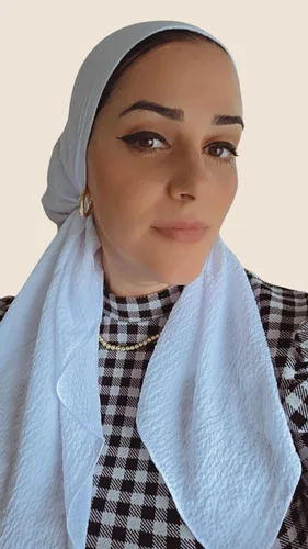 מטפחת מרובעת קרפ בצבע לבן