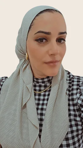 מטפחת מרובעת קרפ בצבע ירוק עדין
